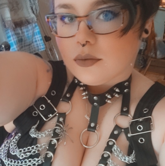 Meet your Posher! - Picture 6 of 7